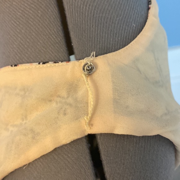 Ann Taylor Simple Sleeveless Lined Blouse Size 6 - Picture 5 of 7